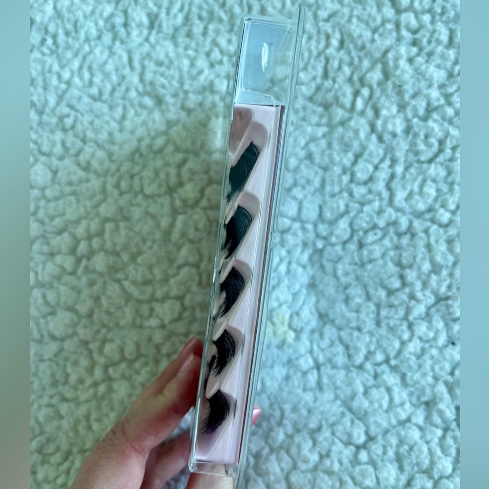 Lashes - 5 sets - Picture 3 of 4